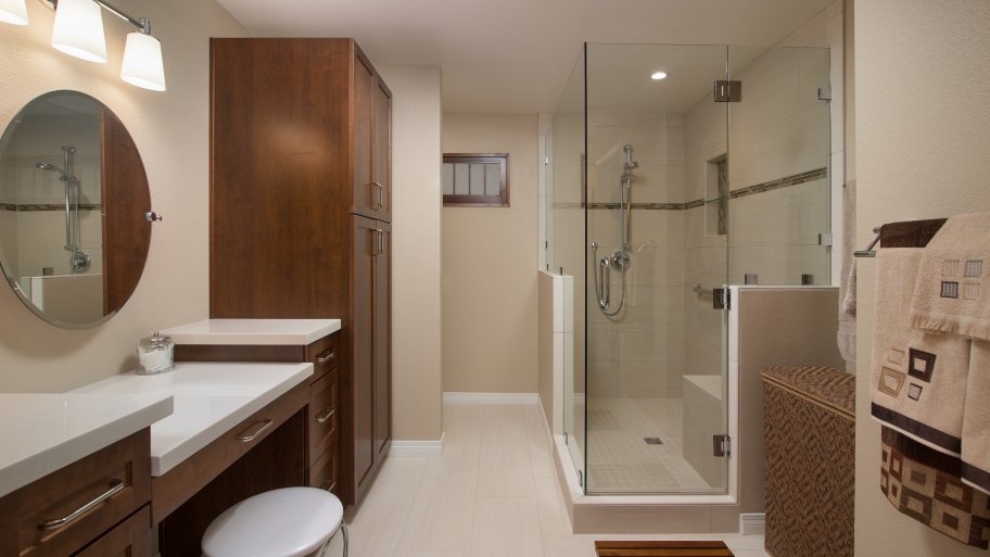 Maple Shaker bathroom vanity with white quartz countertop